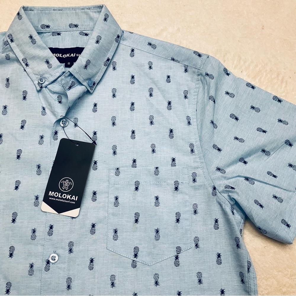 NWT MOLOKAI SURF CO. Mens Blue Pineapple Short Sleeve Button Down Shirt Tropical
